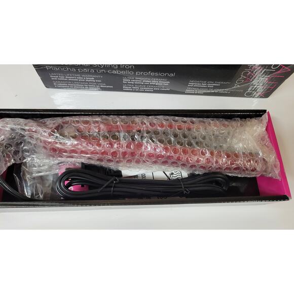 Style House 1.25" Flat Iron New - Picture 2 of 3